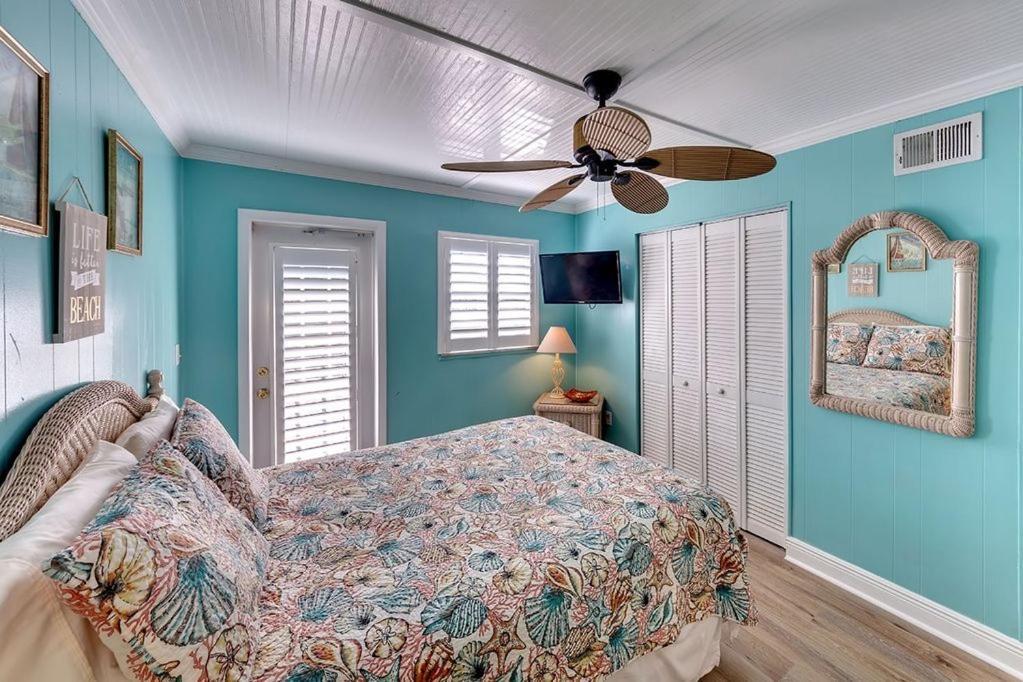 Beach Getaway Pool Condo Between The Island Marina And Beach Bradenton Beach Eksteriør bilde