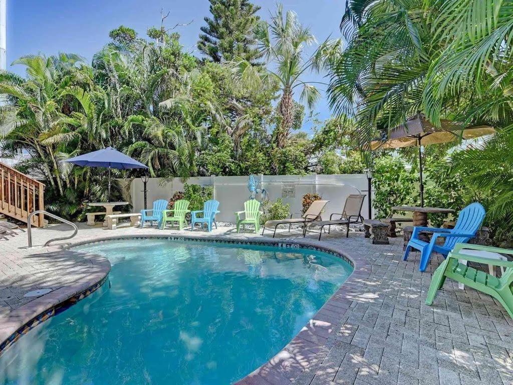 Beach Getaway Pool Condo Between The Island Marina And Beach Bradenton Beach Eksteriør bilde