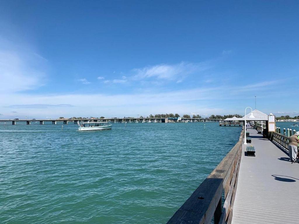 Beach Getaway Pool Condo Between The Island Marina And Beach Bradenton Beach Eksteriør bilde