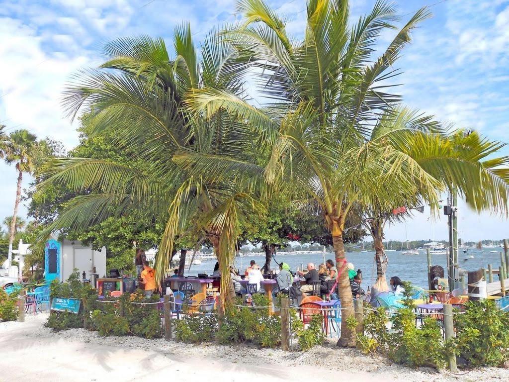 Beach Getaway Pool Condo Between The Island Marina And Beach Bradenton Beach Eksteriør bilde