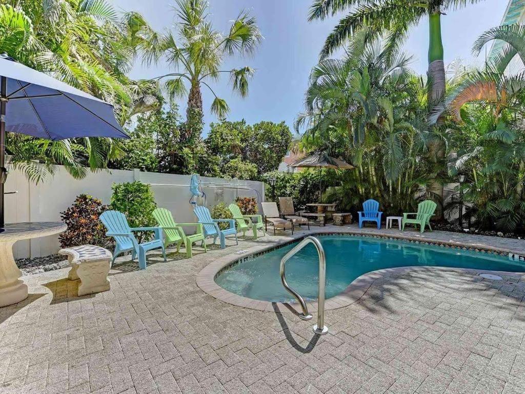 Beach Getaway Pool Condo Between The Island Marina And Beach Bradenton Beach Eksteriør bilde